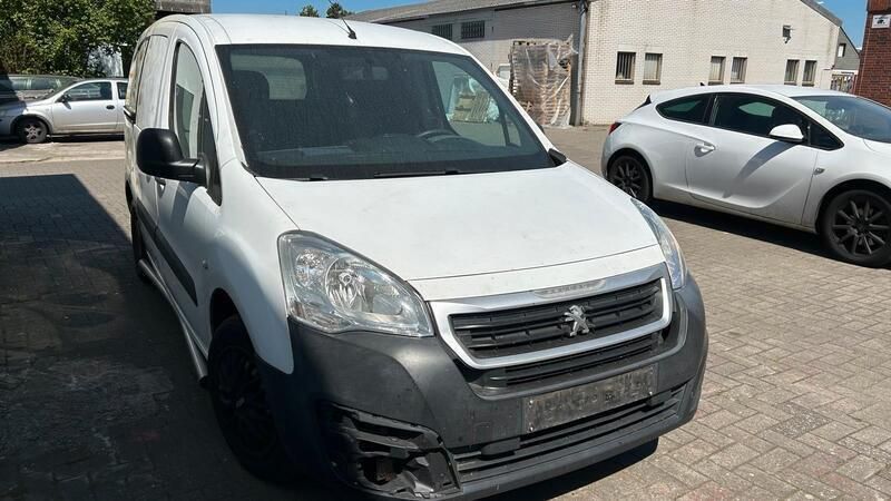 Weiß Gebraucht 2017 Peugeot Partner Van / Kleinbus | 3.799 € (Superpreis) - Bild 1/4