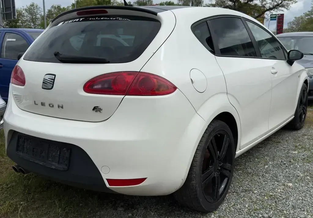 Używany Seat Leon FR 170 KM (125 kW) 2009 Biały Hatchback