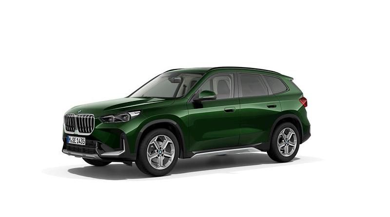 Sanremo green (metallic) Gebraucht 2024 BMW X1 Comfort Edition SUV | 41.440 € (Guter Preis) - Bild 1/3