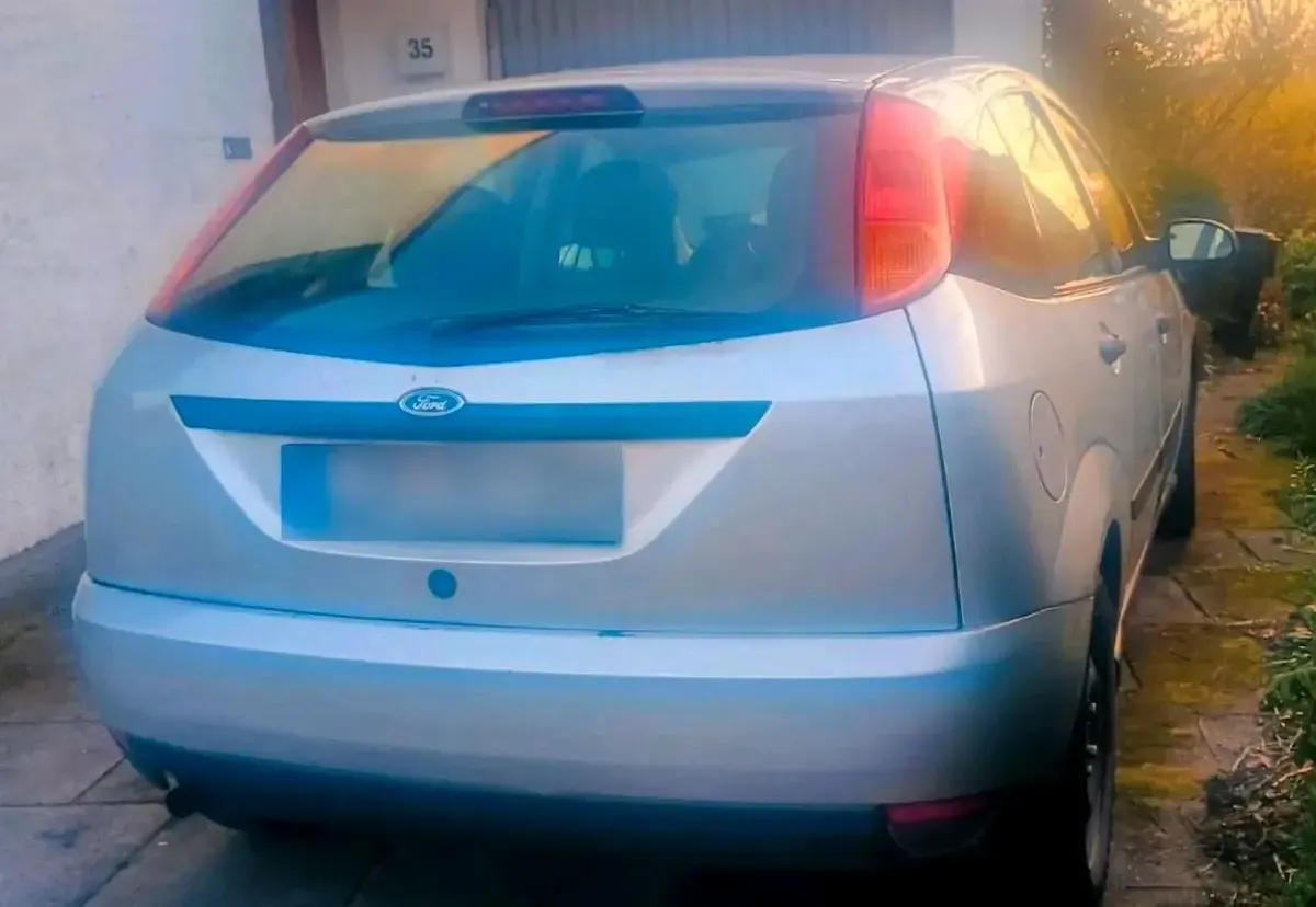 Używany Ford Focus 75 KM (55 kW) 2000 Srebrny Hatchback
