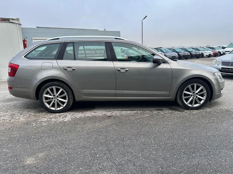 Beige Gebraucht 2015 Skoda Octavia Ambition Kombi | 4.550 € (Superpreis) - Bild 1/4