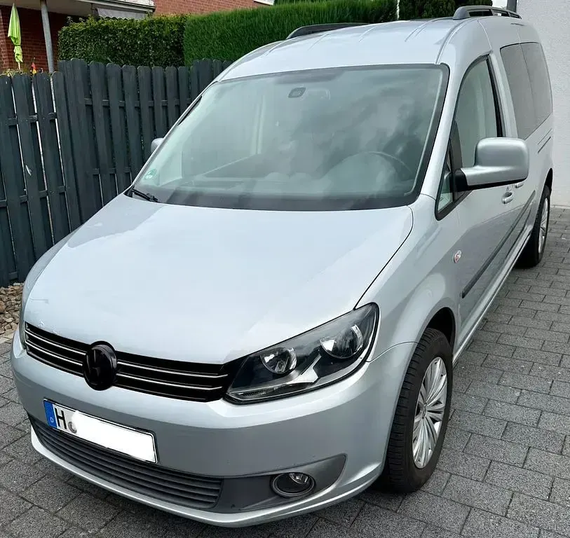 Gebraucht VW Caddy Maxi 102 PS (75 kW) 2012 Silber Van / Kleinbus