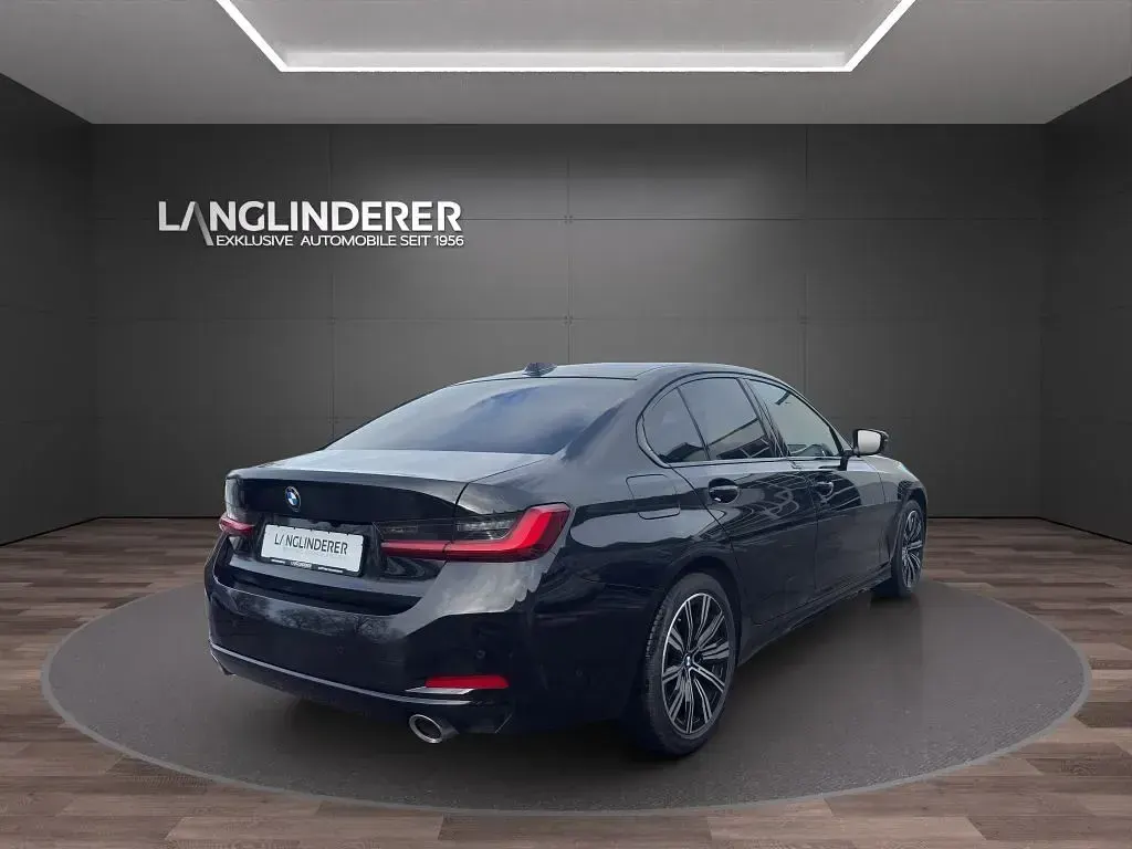 Gebraucht BMW 320 184 PS (135 kW) 2024 Black sapphire metallic Limousine