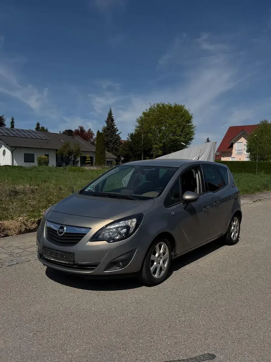 Używany Opel Meriva Edition 101 KM (74 kW) 2011 Beżowy Minivan