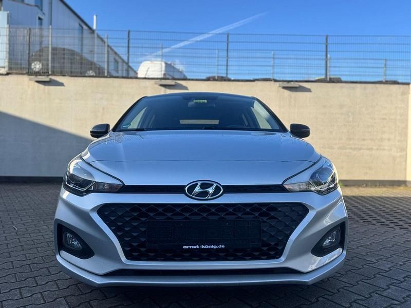Gebraucht Hyundai i20 Advantage 101 PS (74 kW) 2020 Silber Kleinwagen