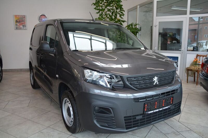 Weiß Gebraucht 2022 Peugeot Partner Premium Van / Kleinbus | 22.850 € - Bild 1/4