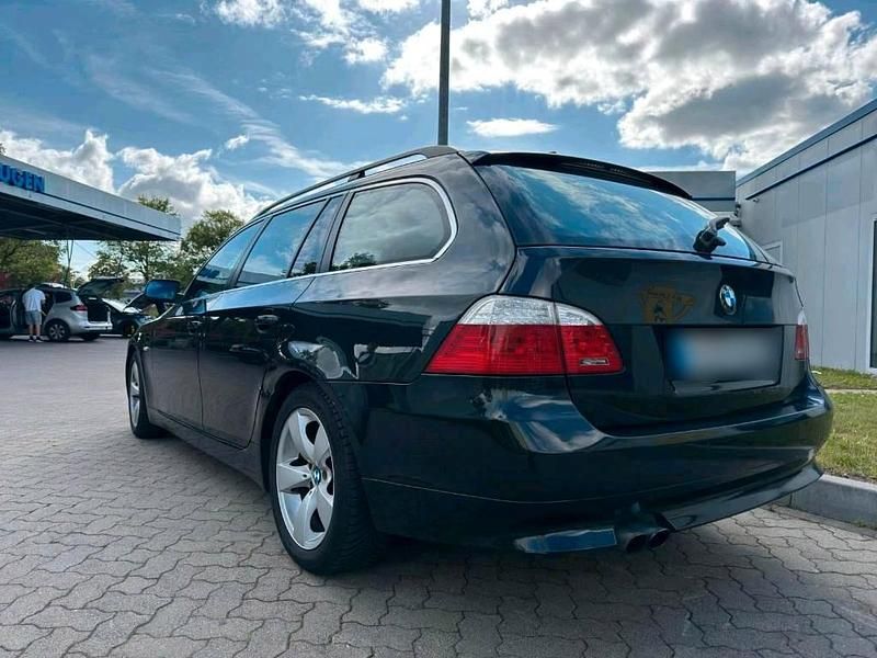 Gebraucht BMW 523 190 PS (139 kW) 2007 Schwarz Kombi