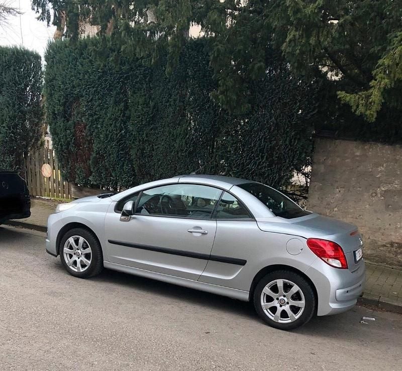 Silber Gebraucht 2009 Peugeot 207 CC Cabrio | 2.600 € (Guter Preis) - Bild 1/4
