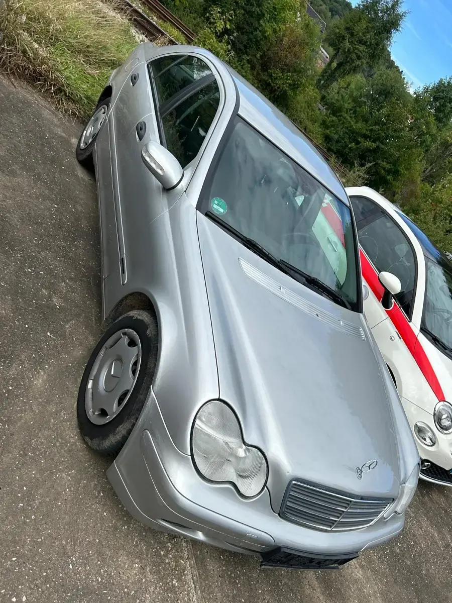 Gebraucht Mercedes C220 143 PS (105 kW) 2003 Silber Limousine