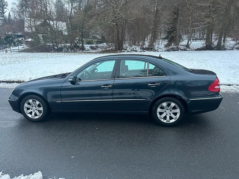 Gebraucht Mercedes E240 177 PS (130 kW) 2004 Schwarz Limousine