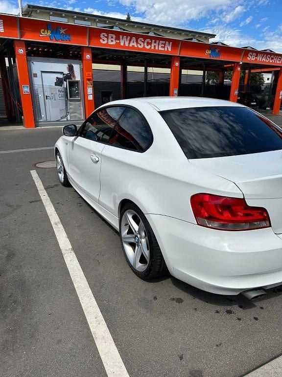 Gebraucht BMW 120 Performance 177 PS (130 kW) 2011 Weiß Kleinwagen