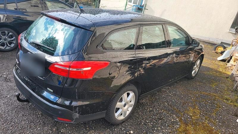 Gebraucht Ford Focus 125 PS (91 kW) 2016 Schwarz Kombi