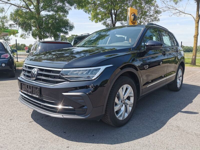 Schwarz Gebraucht 2022 VW Tiguan Life SUV | 29.790 € (Superpreis) - Bild 1/4