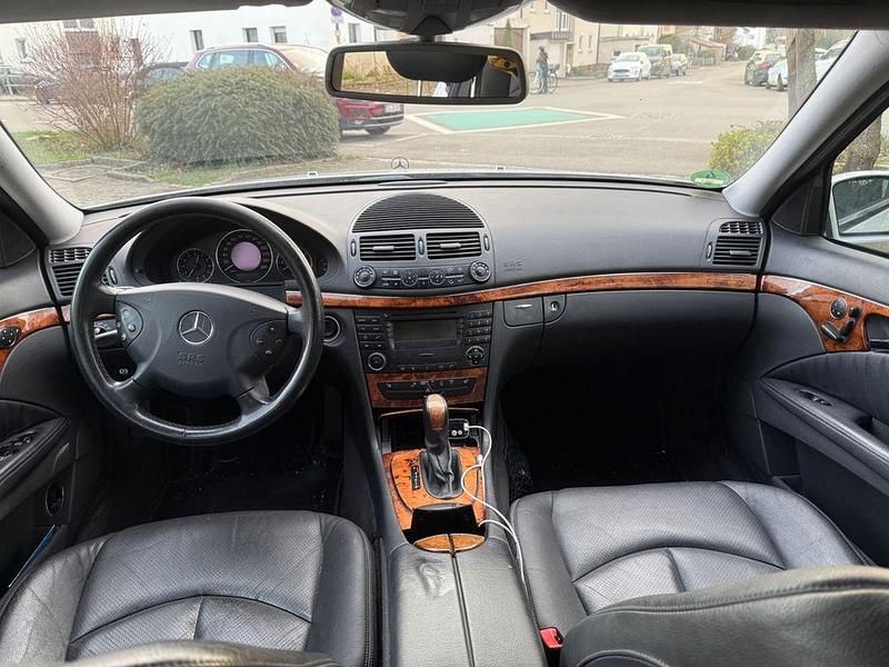 Gebraucht Mercedes E320 Elegance 224 PS (164 kW) 2003 Silber Limousine