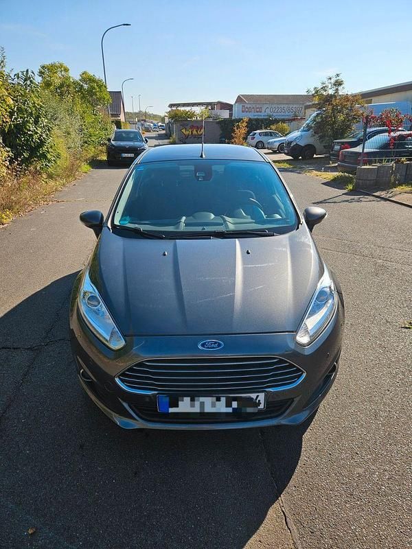 Gebraucht Ford Fiesta Titanium 125 PS (91 kW) 2017 Grau Kleinwagen