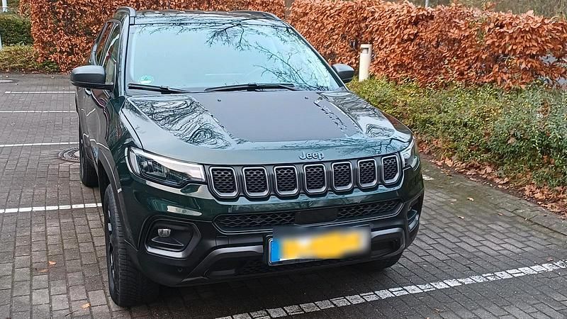 Grün Gebraucht 2021 Jeep Compass Trailhawk SUV | 22.500 € (Superpreis) - Bild 1/4