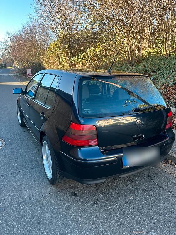Blau Gebraucht 2001 VW Golf IV Kleinwagen | 1.399 € (Fairer Preis) - Bild 1/4