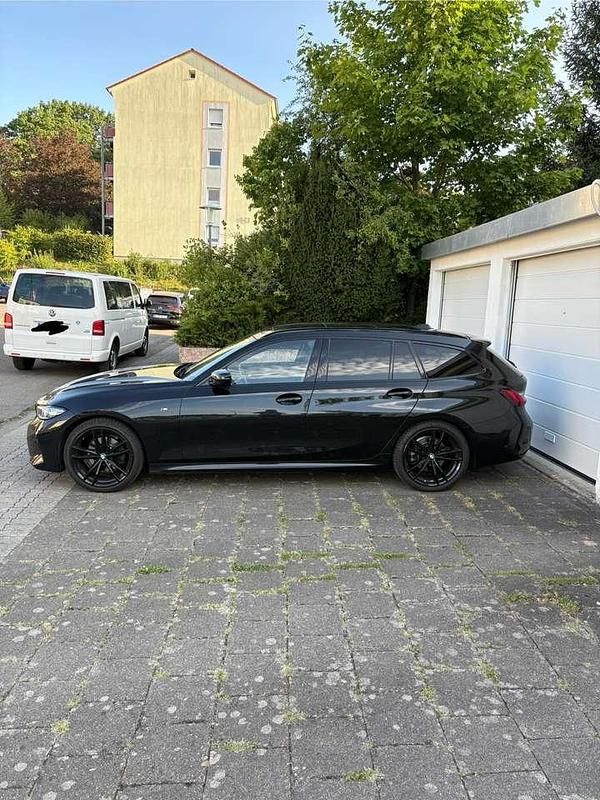 Schwarz Gebraucht 2023 BMW 320 M Sport Kombi | 36.000 € (Fairer Preis) - Bild 1/4