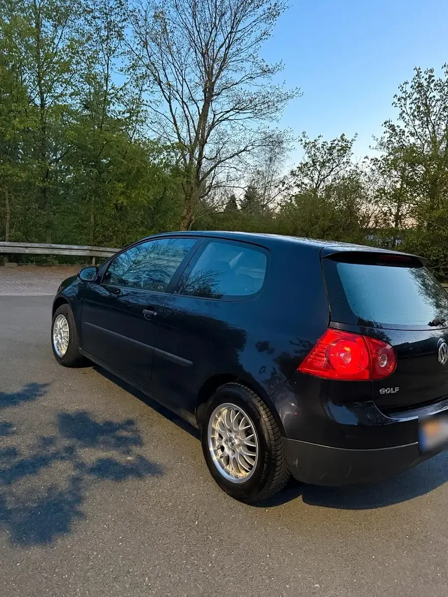Gebraucht VW Golf V 75 PS (55 kW) 2005 Schwarz Kleinwagen