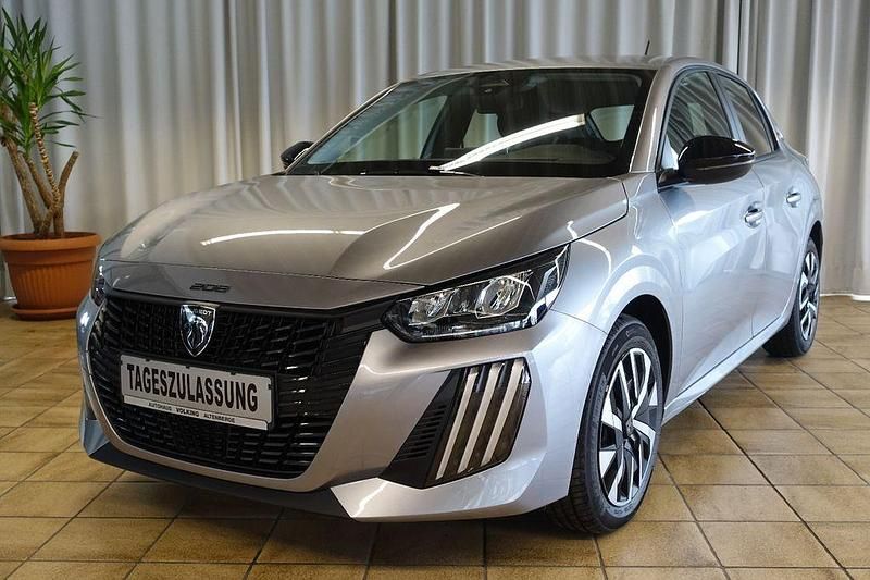 Neu Peugeot 208 Style 101 PS (74 kW) 2025 Grau Kleinwagen