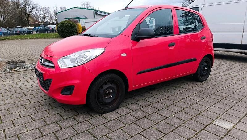 Gebraucht Hyundai i10 70 PS (51 kW) 2012 Rot Kleinwagen