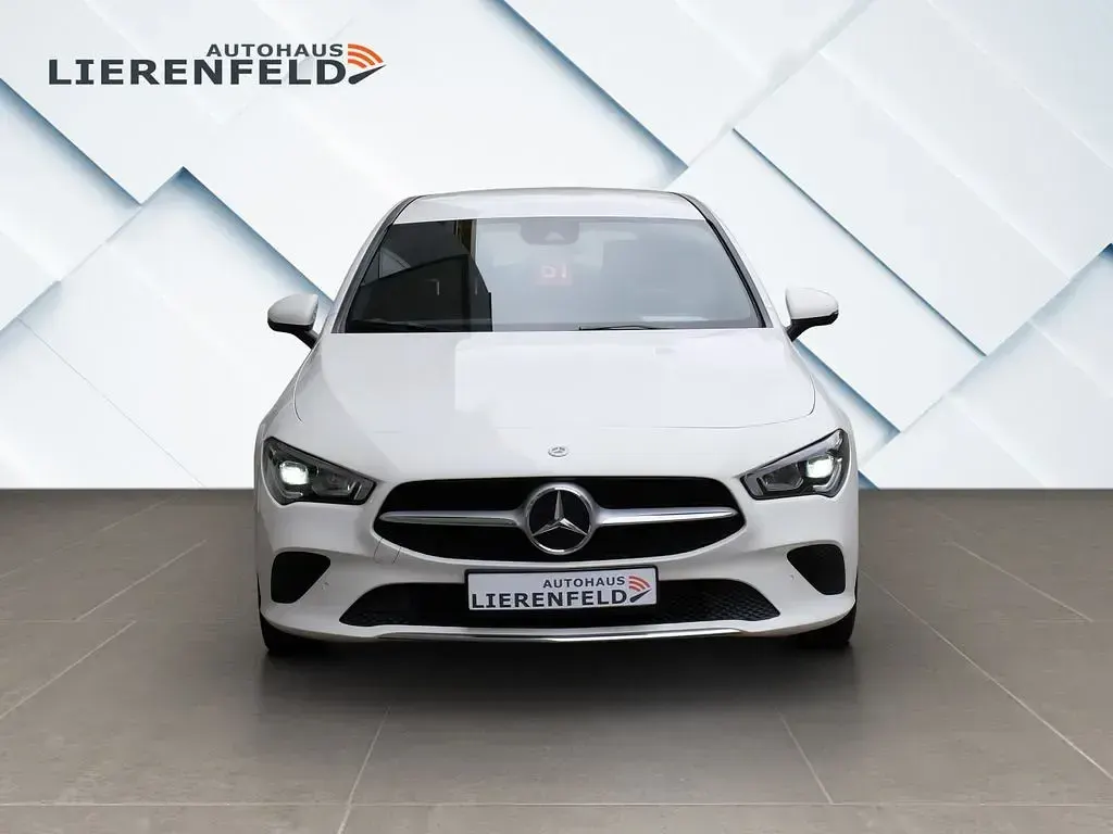 Gebraucht Mercedes CLA180 Shooting Brake 136 PS (100 kW) 2020 Polarweiss  unilack Kombi