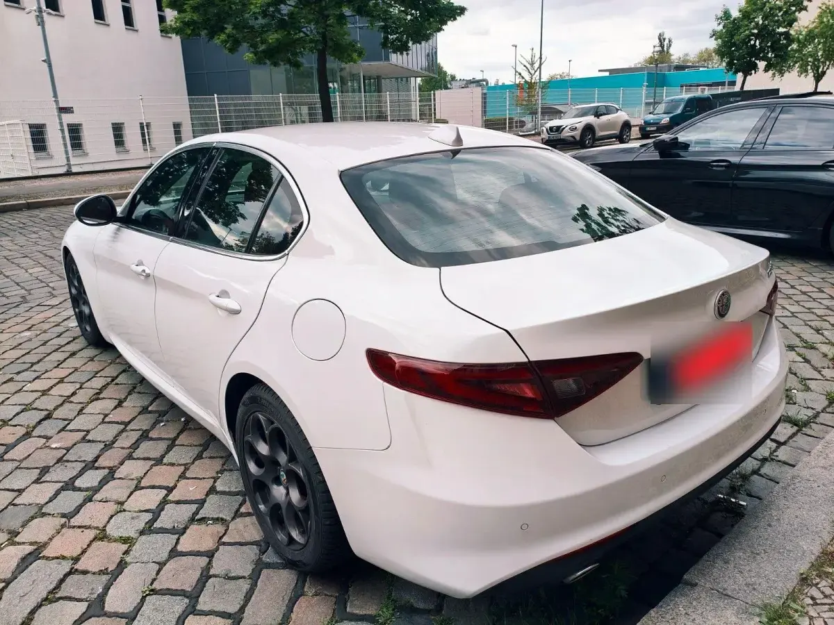 Gebraucht Alfa Romeo Giulia Super 150 PS (110 kW) 2016 Weiß Limousine