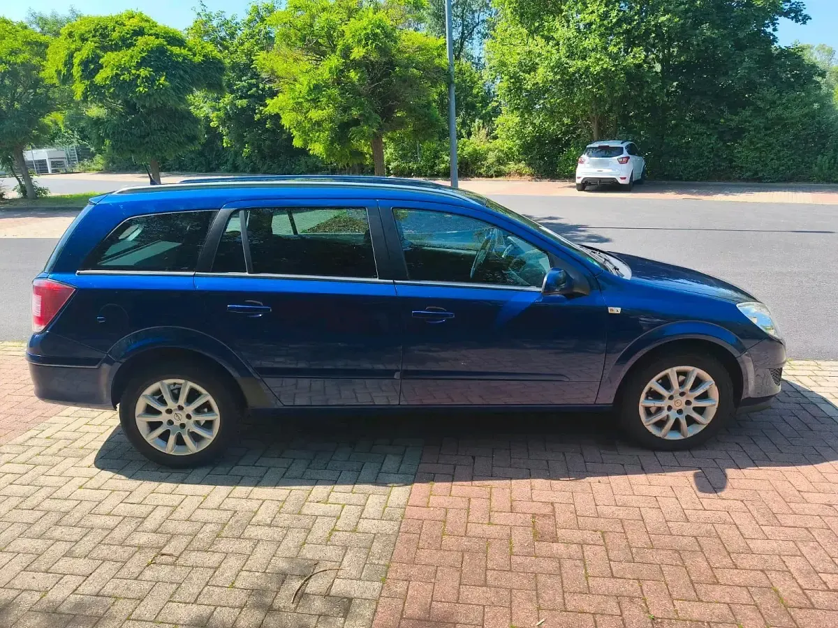 Gebraucht Opel Astra 110 PS (80 kW) 2008 Blau Kombi