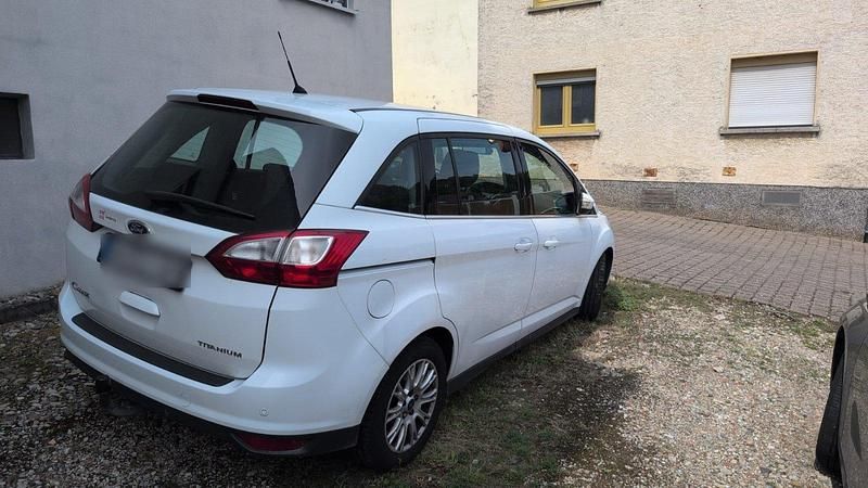 Weiß Gebraucht 2011 Ford Grand C-Max Titanium Van / Kleinbus | 4.999 € (Guter Preis) - Bild 1/4