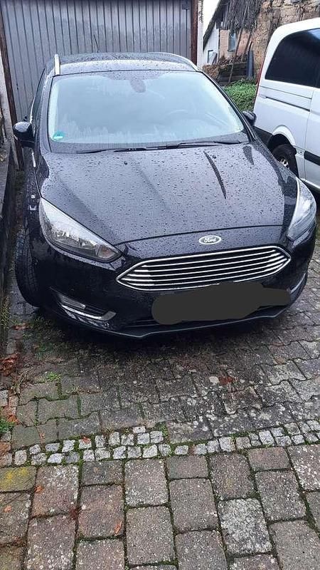 Gebraucht Ford Focus Titanium 125 PS (91 kW) 2018 Schwarz Kombi