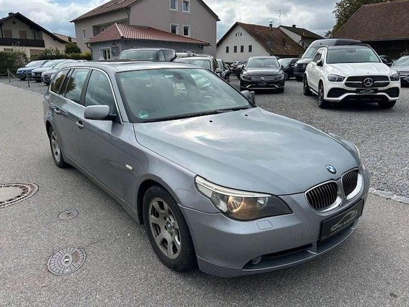 Grau Gebraucht 2016 BMW 523 Kombi | 2.490 € - Bild 1/4