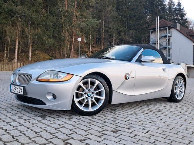 Silber Gebraucht 2003 BMW Z4 Sport Line Cabrio | 14.000 € (Fairer Preis) - Bild 1/4