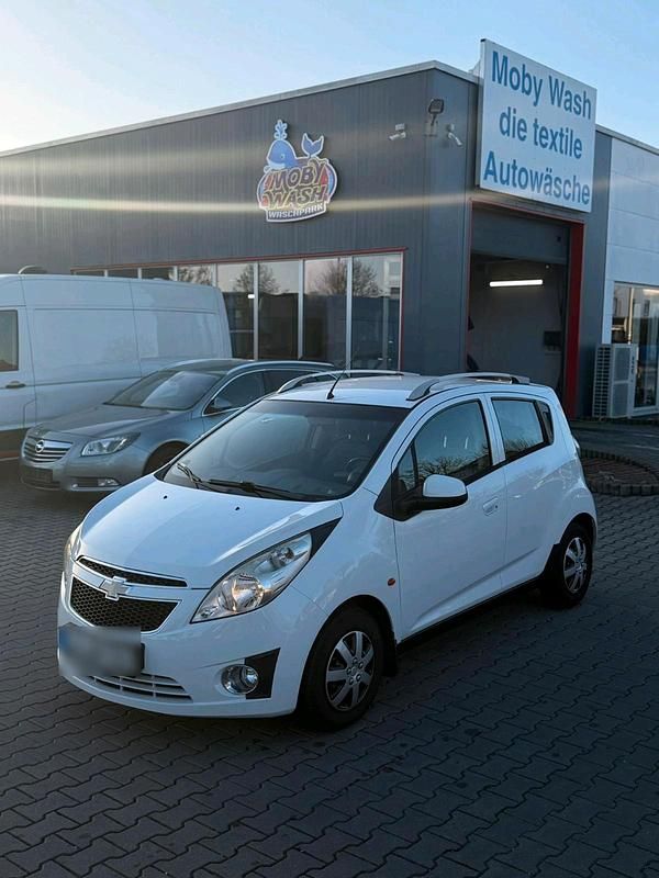 Gebraucht Chevrolet Spark 75 PS (55 kW) 2010 Weiß Kleinwagen
