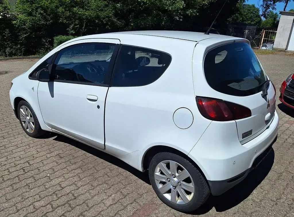Gebraucht Mitsubishi Colt 75 PS (55 kW) 2011 Weiß Kleinwagen