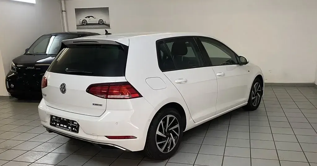 Używany VW Golf VII Join 131 KM (96 kW) 2019 Biały Sedan/Limuzyna