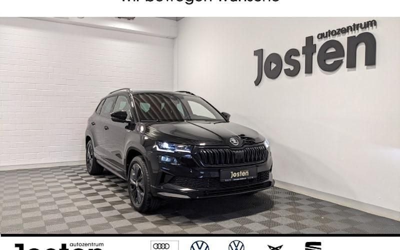 Schwarz Gebraucht 2024 Skoda Karoq SportLine SUV | 32.990 € (Superpreis) - Bild 1/4