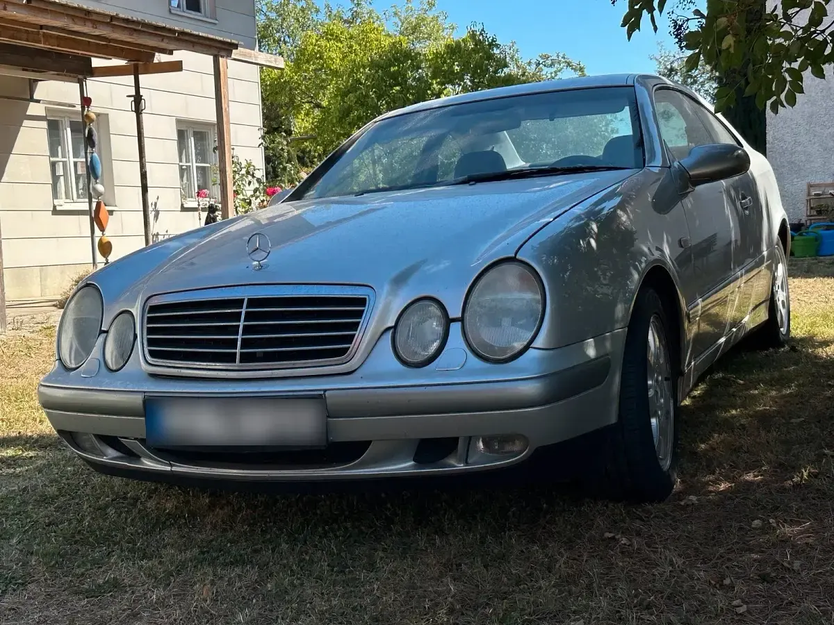 Gebraucht Mercedes CLK320 218 PS (160 kW) 1998 Silber Coupé