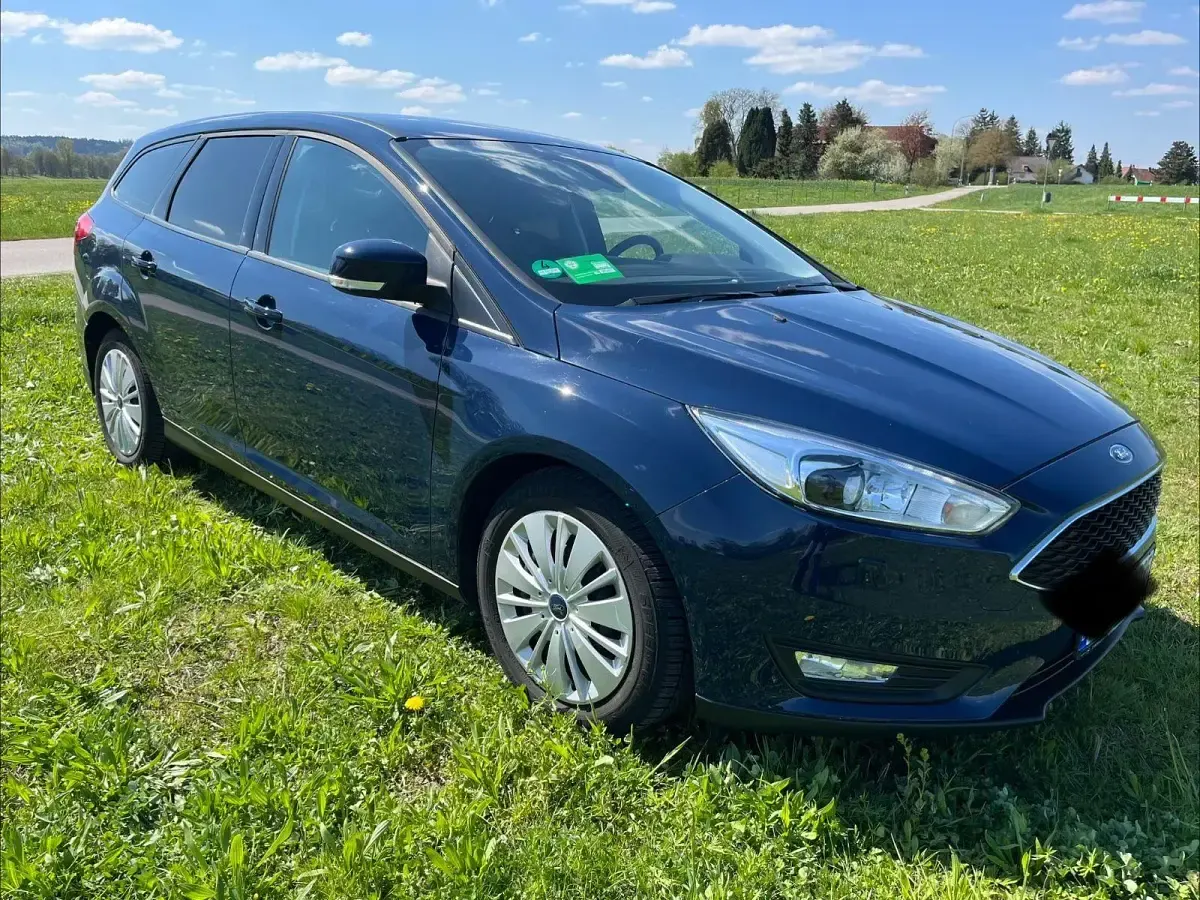 Usado Ford Focus Trend 125 CV (91 kW) 2018 Azul Berlina