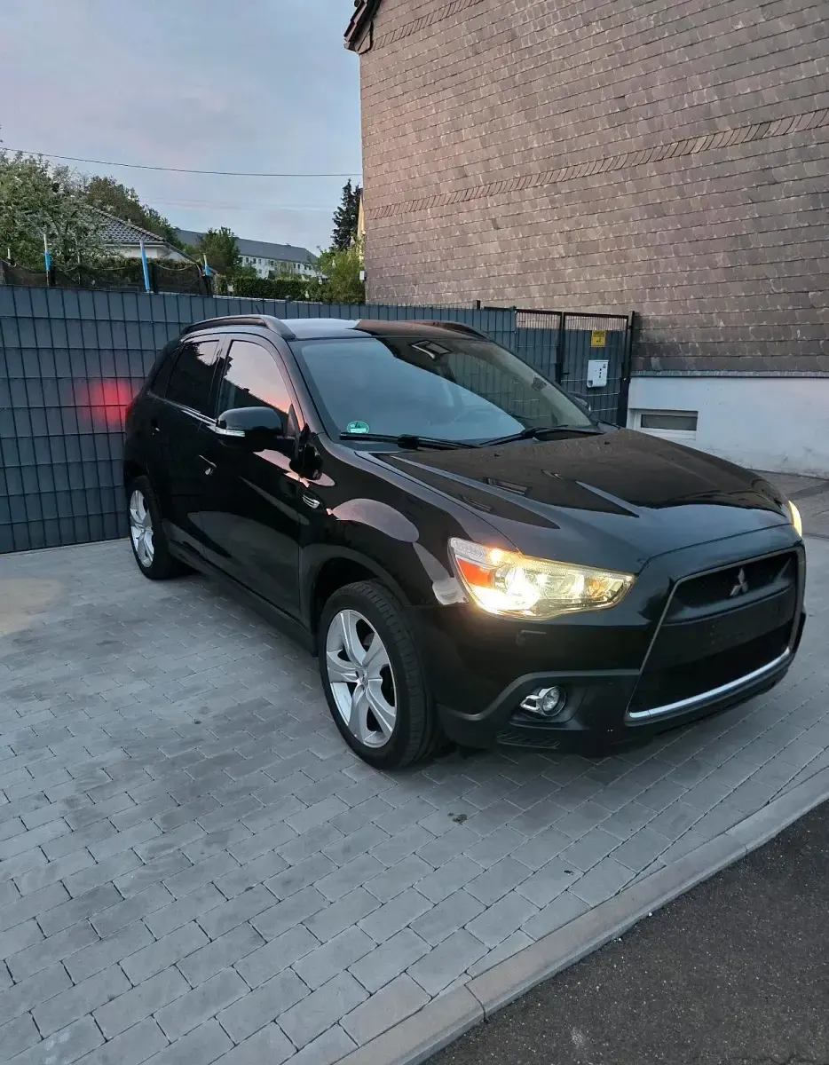 Używany Mitsubishi ASX 150 KM (110 kW) 2011 Czarny SUV