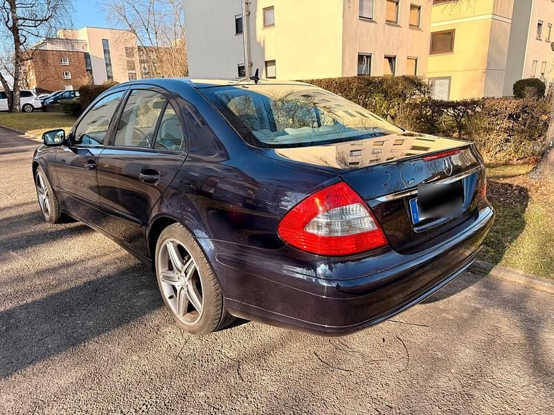 Gebraucht Mercedes E200 184 PS (135 kW) 2006 Blau Limousine