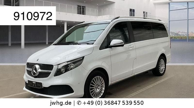 Weiß Gebraucht 2022 Mercedes V220 Van / Kleinbus | 30.940 € (Superpreis) - Bild 1/4