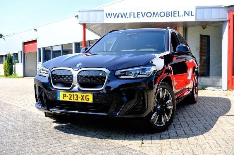 Schwarz Gebraucht 2022 BMW iX3 Sport Line SUV | 39.450 € (Fairer Preis) - Bild 1/4
