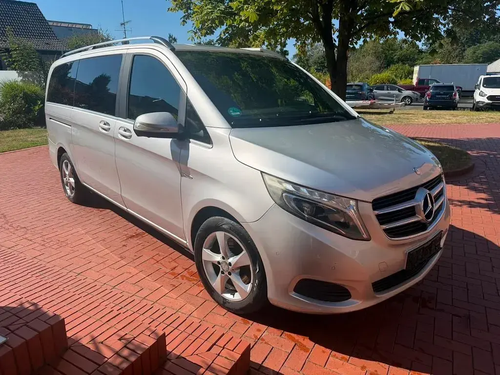 Gebraucht Mercedes V220 Avantgarde Edition 190 PS (139 kW) 2014 Silber Van / Kleinbus
