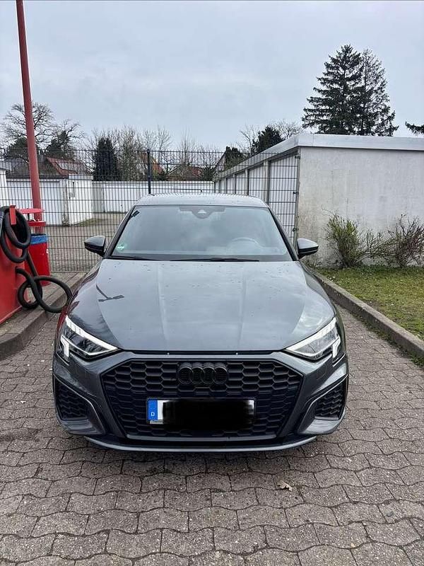 Używany Audi A3 S-Line 110 KM (80 kW) 2024 Szary Hatchback