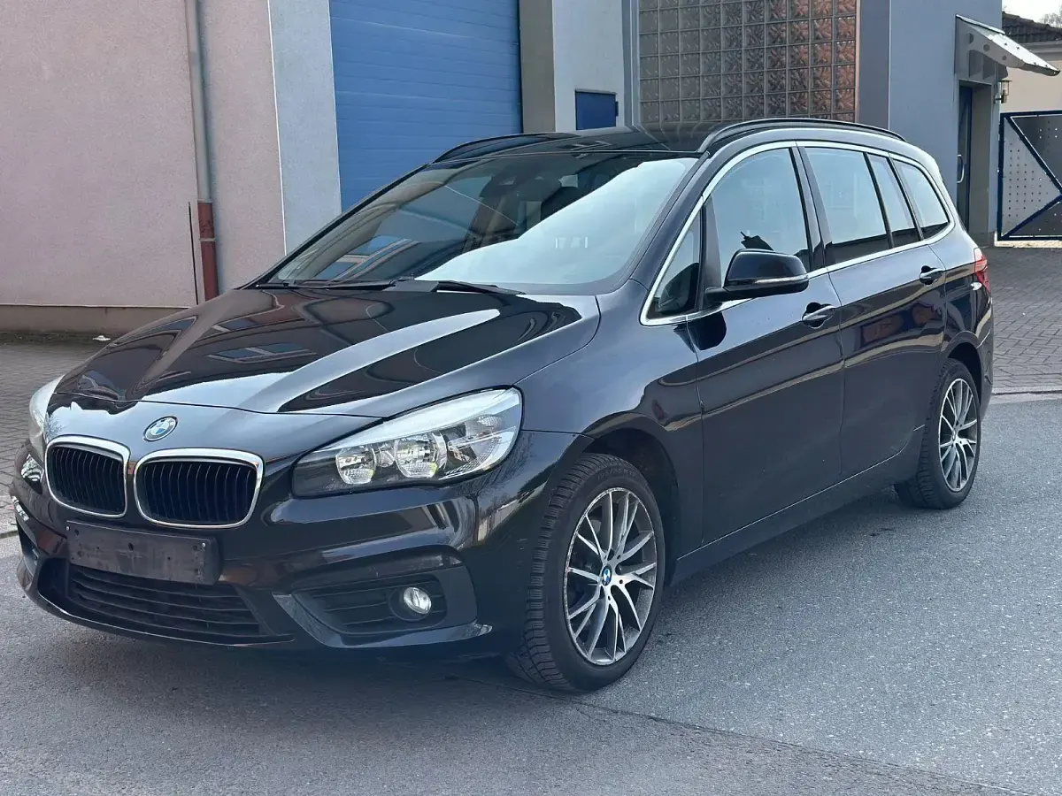 Gebraucht BMW 218 Gran Tourer Advantage 150 PS (110 kW) 2015 Schwarz Van / Kleinbus