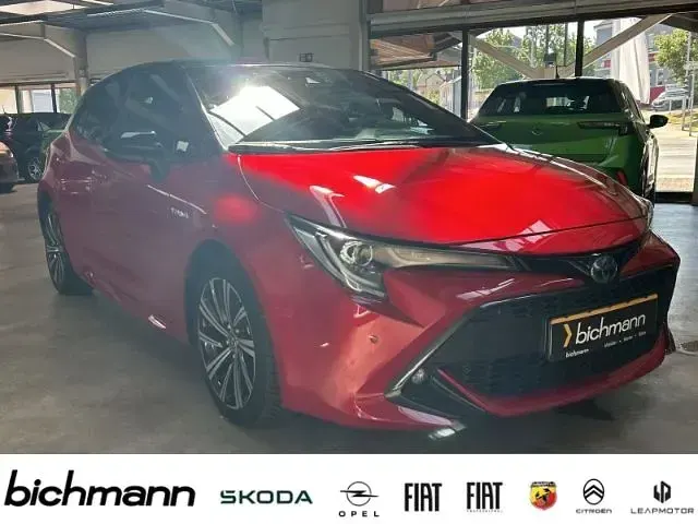 Gebraucht Toyota Corolla Hybrid Team 122 PS (89 kW) 2021 Rot Limousine