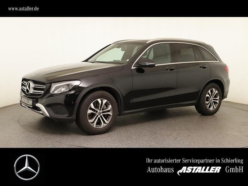 Unilack schwarz Gebraucht 2017 Mercedes GLC250 AMG line SUV | 21.799 € (Superpreis) - Bild 1/4