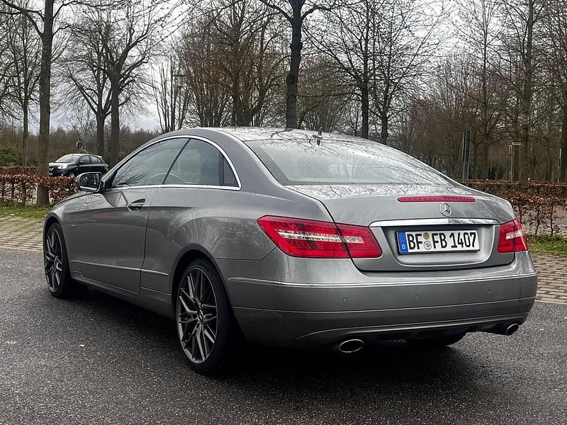 Gebraucht Mercedes E350 231 PS (169 kW) 2009 Grau Coupé