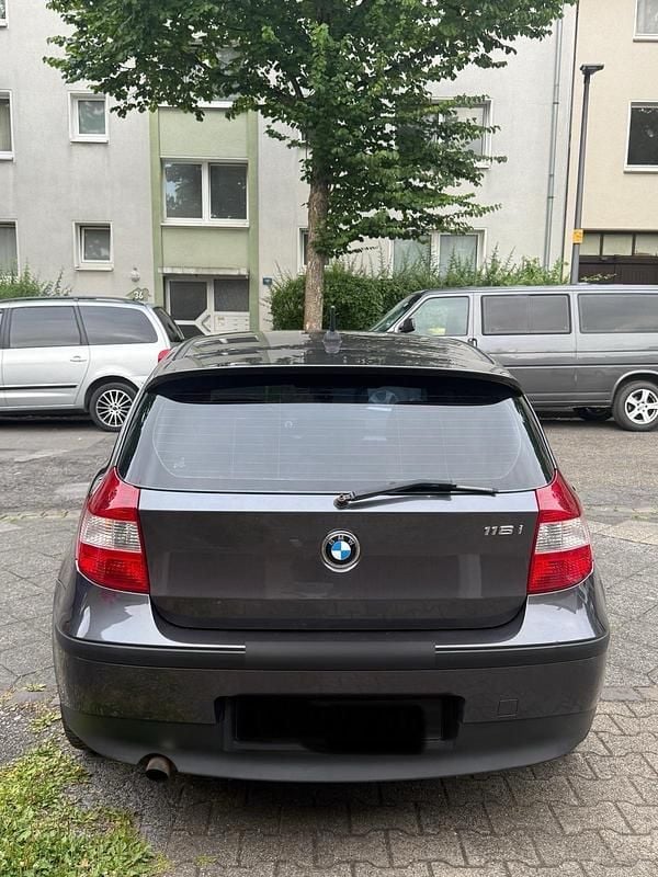 Grau Gebraucht 2006 BMW 116 Kleinwagen | 3.400 € (Fairer Preis) - Bild 1/4