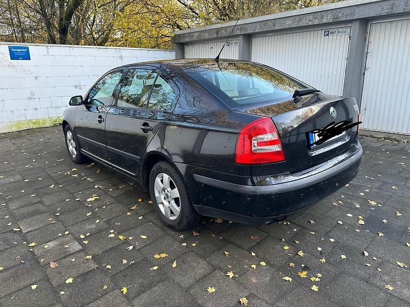 Schwarz Gebraucht 2005 Skoda Octavia Limousine | 1.200 € (Guter Preis) - Bild 1/4